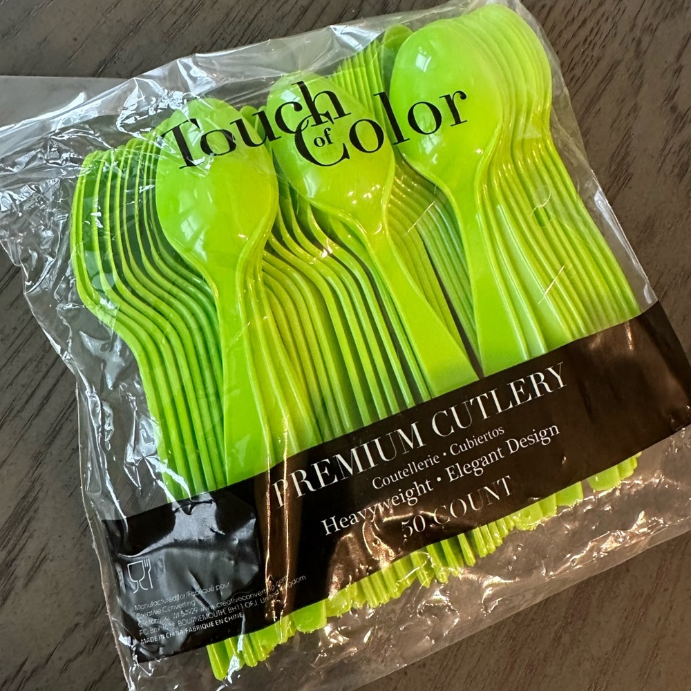 Plastic spoons/ 550 Count (50 count per bag)